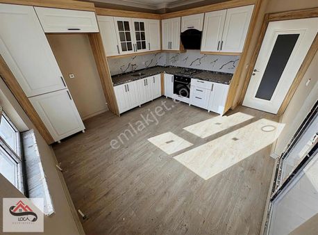 Saraycık Mh. Site İçi Ara Kat E.banyo G.odalı T.balkon M.lüx 4+1