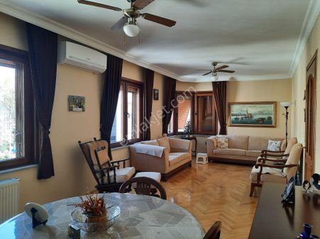 Gayrettepede 2+1 90 M2 3. Kat Kombili Klimalı Ferah Temiz Daire