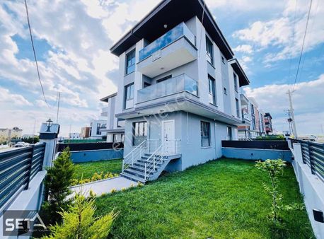 ▃▅▇seta Grup▇▅▃ 15 M Yola Cephe Geniş Bahçeli 4+1 Müstakil Villa