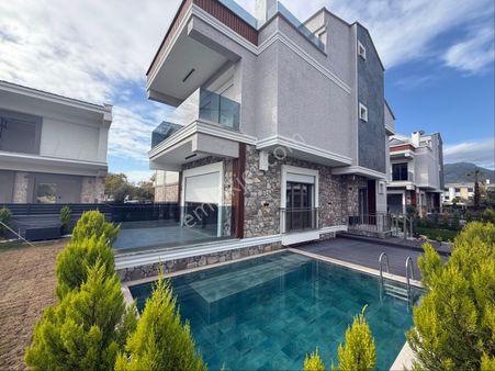 Kale’den Güre’de Sıfır 4+1 Bağımsız Sahile Çok Yakın Trıbleks Villa