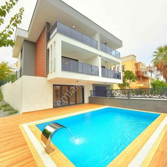 Kuşadasında Müstakil Özel Havuzlu 4+2 Sıfır Villa