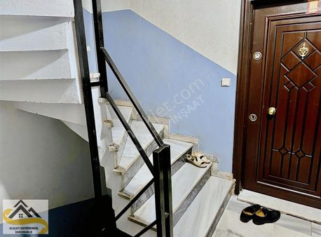 Alaçatı Dan S.gazi Esentepe Mah.nde 120 M2 3+1 2.kat Göbek Daire