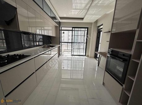 Polatlı Şehitlik Mahallesinde Ultra Lüks 4.5+1 Satılık Daire