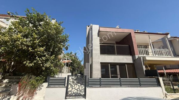 Kadınlar Denizinde Denize 100 M 4+1 Villa