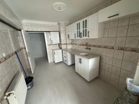 Bilgen Vatan'dan Bademlik Cadde Üzeri 1. Kat Ön Cephe Lüks Yapılı Masrafsız 130m2 Satılık Daire