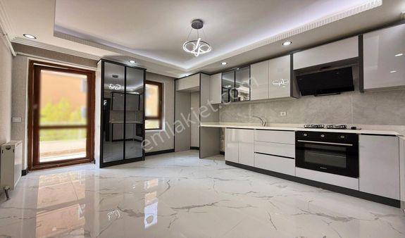 Vadi'den Hisarda İskanlı - Yapılı - Yeni Bina - Ara Kat - 3+1 !