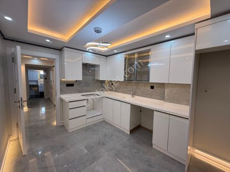 Emlak Center'dan Şehitler Mah Satılık 2+1 Ful Özellikli Daire