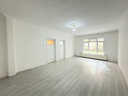 Yatırımcılara Etlik Lisesi Paraleli 3+1 Giriş Katta Balkonlu !!!