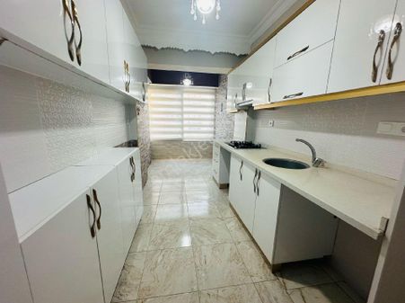 Didim Efeler Mah Ayrı Mutfaklı Ön Cepheli Ara Kat 2+1 Uygun Daire