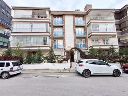 4+1 Çok Geniş Masrafsız Asansörlü Binada Bağımsız Salon