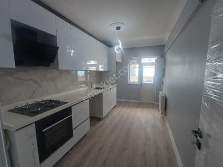 Sincan Atatürk Mahallesinde Caddee Cepheli Satılık 3+1 Daire