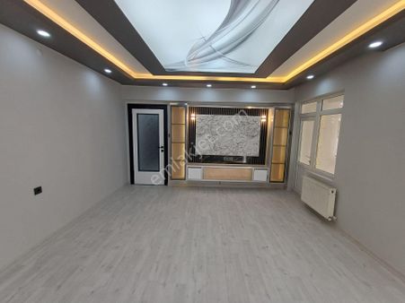 Sincan Maraşal Çakmak Mahallesinde Salon Bağımsız Satılık 3+1 Daire