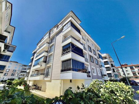 ▓zeytinli Gayrimenkul'den Ön Cephe Şık Tasarım & Ara Kat 1+1 Satılık Daire