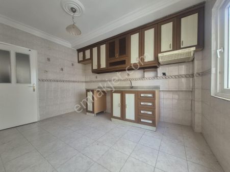 Kurttepe Cvr. T.özal Blv Yürüme Mesafesinde 3+1 Daire