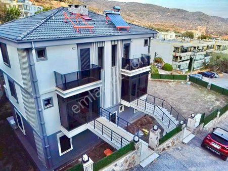 Cadde'den Körfezin İncisi Altınoluk^ta Deniz Manzaralı Villa