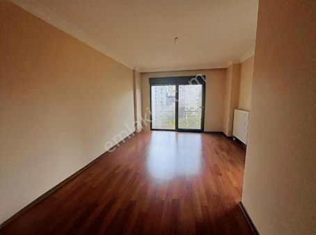 Erenköy Ethemefendi Caddesi Üzerinde Temiz Boş 2+1 İskanlı Satılık Daire