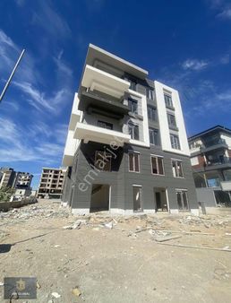 Altınova'da Havuzlu 2+1 Loft Daire