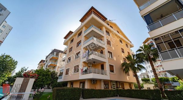 Konyaaltı Konaklarda Gürsu Park Evleri Sitesinde Satılık Daire