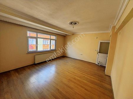 Esenler Tuna Mahallesinde Ebeveyn Banyolu Kiralık 3+1 Daire.....