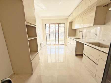 Kayalar'da Sıfır Binada Lüxs Yapılı Site İçerisinde 4+1 Daire