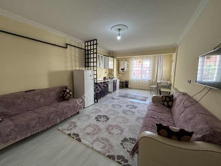 Hemen Oturum+karspark Yakını+zemin Kat+güney+öğrenciye+geniş