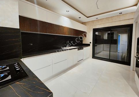 Demirler'den Cinkaya'da Site Konsept Ankastre Takımlı Geniş 3+1