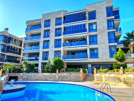 Kuşadası Merkezde Ara Kat 4+1 Daire