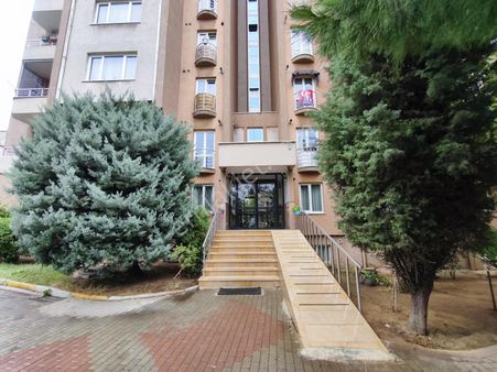 Küçükçekmece Halkalı Merkezde Satılık Site İçerisinde Geniş 3+1