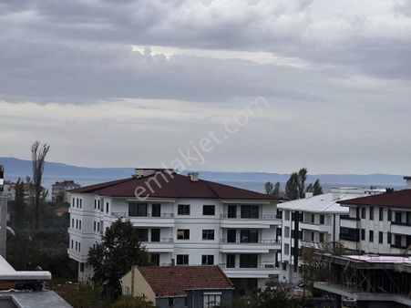 Armutlu Merkez'de Kiralık 4+2 Dubleks