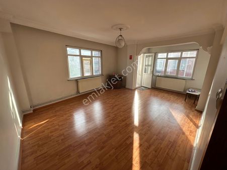 50. Yıl Mahallesi 2+1 120 M2 2. Kat Köşe Temiz Kiralık Daire