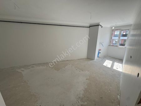 Yatırım'dan*tek Yetkili*altıntepe Minibüs Cad. 3dk Katta 2+1