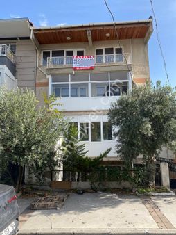 Bornova İnönü Mah. 4katlı 4daireli Komple Satılık Bina