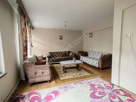 Akçay Emlak'tan Akşehir Atatürk Ortaokulu Civarı Ara Kat (2. Kat) Satılık 3+1 Daire