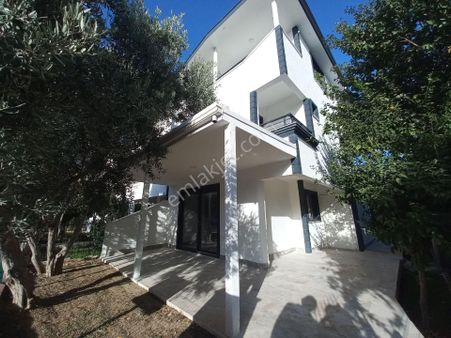 Didim Çamlık Mah 3 Koya 700 M Mesafede Satılık 4+1 Tripleks