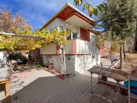 Sirkeli'de İçerisinde 2+1 Tapulu Müstakil Ev Bulunan 743m2 İmarlı Villa Parseli Tuğrul Emlaktan