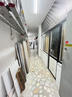 İmren Gayrimenkulden Satılık Sefaköy Merkezde 200 M2 Atırıma Uygun Dükkan Kartaltepe Mh.