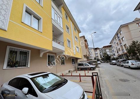 Etimesgut Süvari Mahallesinde 3+1//120m2 Yüksek Giriş