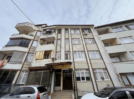 İzmit Çarşı Merkezde Deniz Manzaralı Satılık 2+1 Arakat Daire