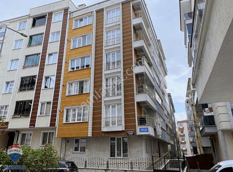Re/max Lavanda'dan Muhittin'de Bahçe Kullanımlı Kiralık Daire