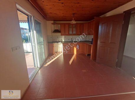 Foça Mahallesi'nde Geniş ,müstakil Girişli 2+1 Daire