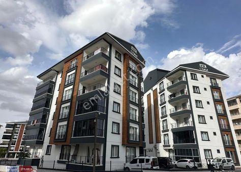 Güzelyurt Mah.de Geniş Ve Ferah Amerikan Mutfaklı Satılık 2+1