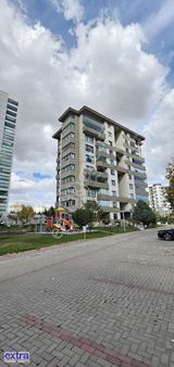 Yaşamkent Cumhuriyet Sitesi'nde Yapılı 4+1 Satılık Boş Daire