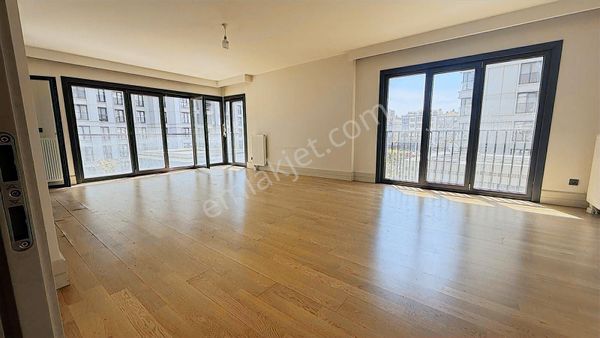 Çiğdem Emlak Locamahal Kiptaşta Şaheser 4+1 Satılık 207m2 Daire