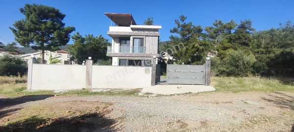 Doğa İçinde Müstakil Havuzlu Deniz Manzaralı Tripleks Villa