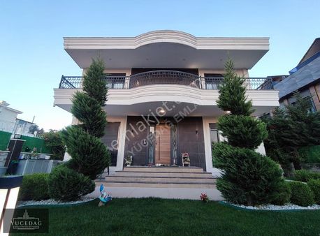 Şehirgösteren'de Ana Yol Üzeri 3 Katlı 6+1 Eksiksiz Villa