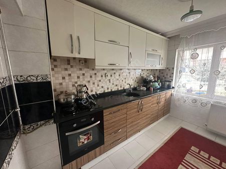 İstasyon Mah. 80 M², 2+1, Yapılı, Kiralık, Yüksek Giriş(ara Kat)