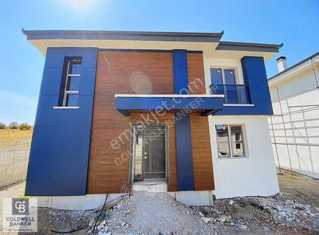 Elmadağ Tatlıca Mahallesinde Site'de Satılık 4+1 Lüks Villa