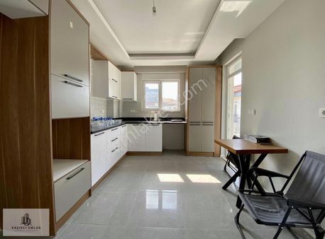 Yeniköy Merkezde Site İçi 2+1 Ayrı Mutfaklı 2 Banyolu 2balkonlu