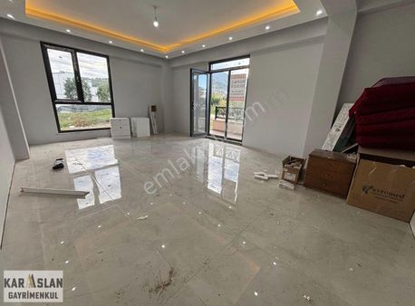 Başiskele Fatih Mahallesinde Satılık 2+1 Giriş Daire