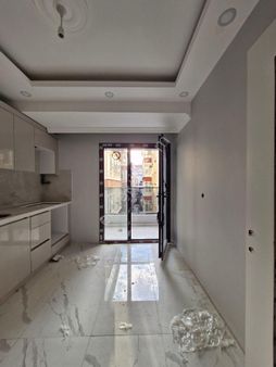 Küçükçekmece Cennet Mah. Satılık Sıfır E-5 'e Çok Yakın Otoparklı Arakat